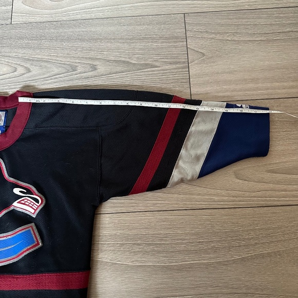 Vintage 90’s Starter NHL Vancouver Canucks Hockey Jersey Youth Medium - Picture 13 of 13